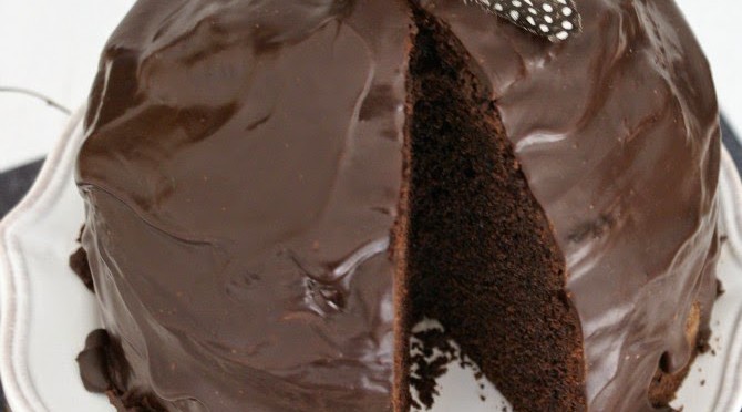 Kakaokuchen mit Schokoladenglasur 