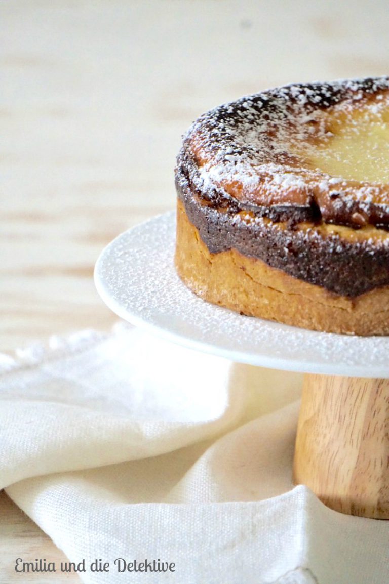 Einfacher Käsekuchen aus Mürbeteig, Quark und sauerer Sahne